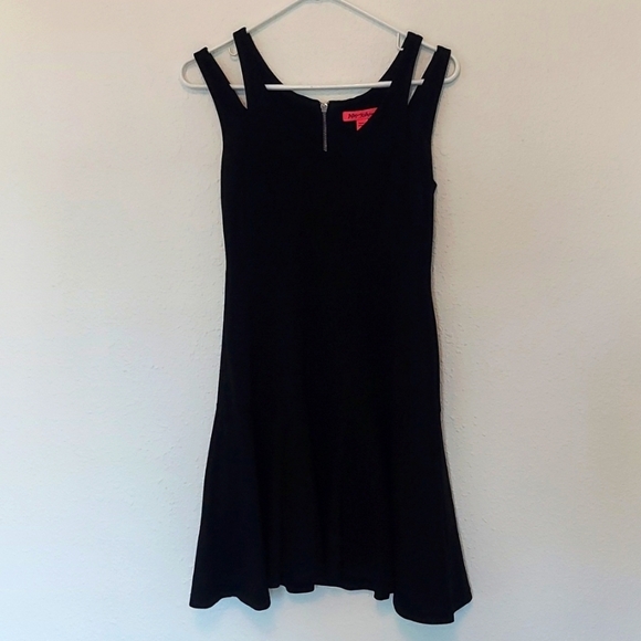 Betsey Johnson Dresses & Skirts - Betsey Johnson Dual Strap Dropped Waist Dress Size 2 EUC